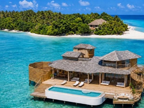 Soneva Fushi spiagge bianche stupende e delle acque limpide e ricche di pesci tipiche delle Maldive
