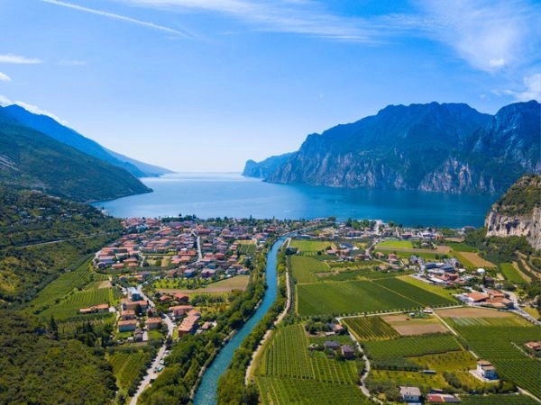 Il Garda Trentino è una destinazione ideale per una vacanza tra natura, sport, relax e cultura