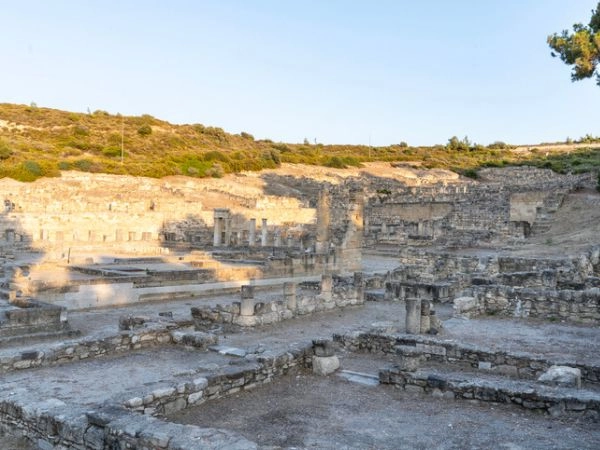 Visitando l’antico sito di Camiro, ti sembrerà di fare un salto indietro nel tempo